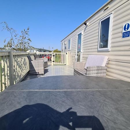 Luxury 2019 8 Berth Caravan With Hot Tub @ Tattershall Lakes Eksteriør bilde