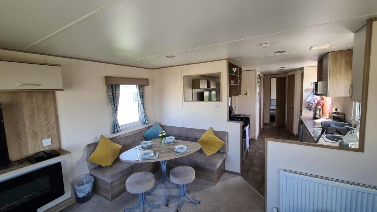 Luxury 2019 8 Berth Caravan With Hot Tub @ Tattershall Lakes Eksteriør bilde