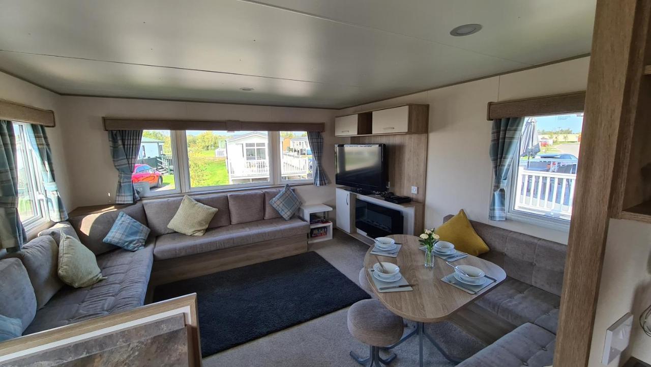 Luxury 2019 8 Berth Caravan With Hot Tub @ Tattershall Lakes Eksteriør bilde
