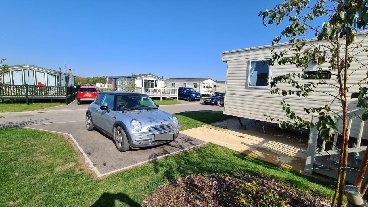 Luxury 2019 8 Berth Caravan With Hot Tub @ Tattershall Lakes Eksteriør bilde