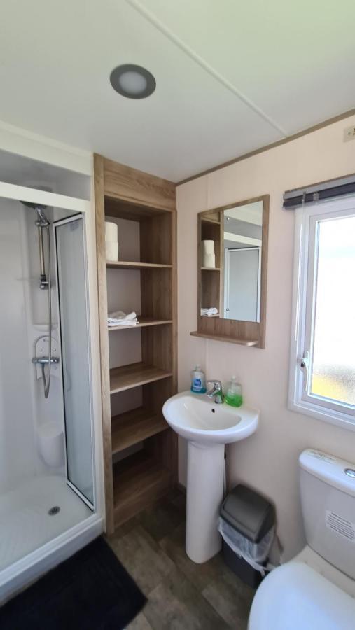 Luxury 2019 8 Berth Caravan With Hot Tub @ Tattershall Lakes Eksteriør bilde