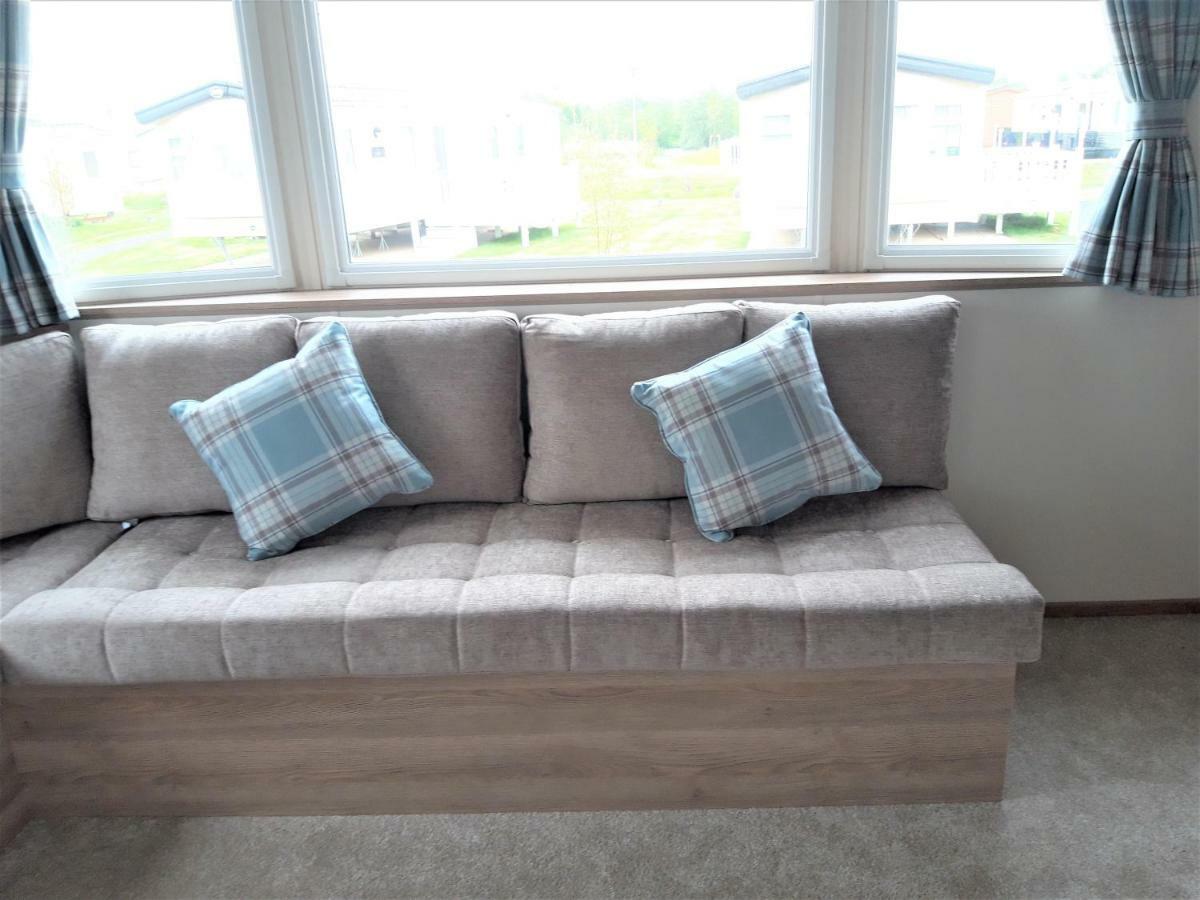 Luxury 2019 8 Berth Caravan With Hot Tub @ Tattershall Lakes Eksteriør bilde